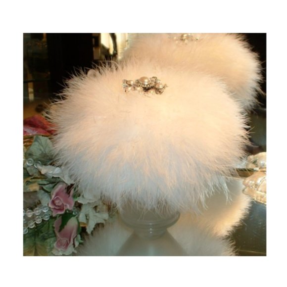 White Ruffles ~ 6 oz Scented Dusting Powder w/ Puff & Glass Stand by Ren… - Picture 3 of 7